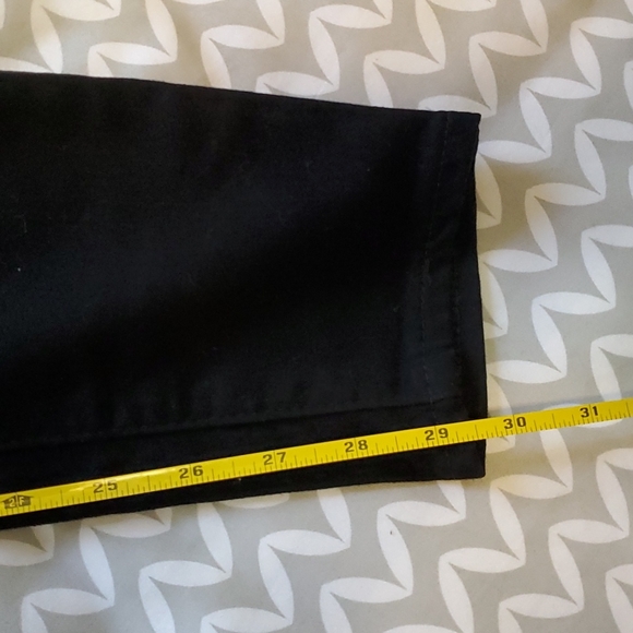 *Like New* Levi's Rich Black Skinnies - Picture 14 of 15
